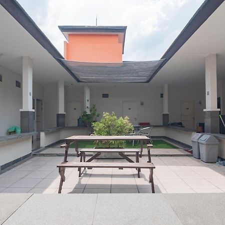 Hotel OYO Life 1877 Side Corner Cirebon Exterior foto