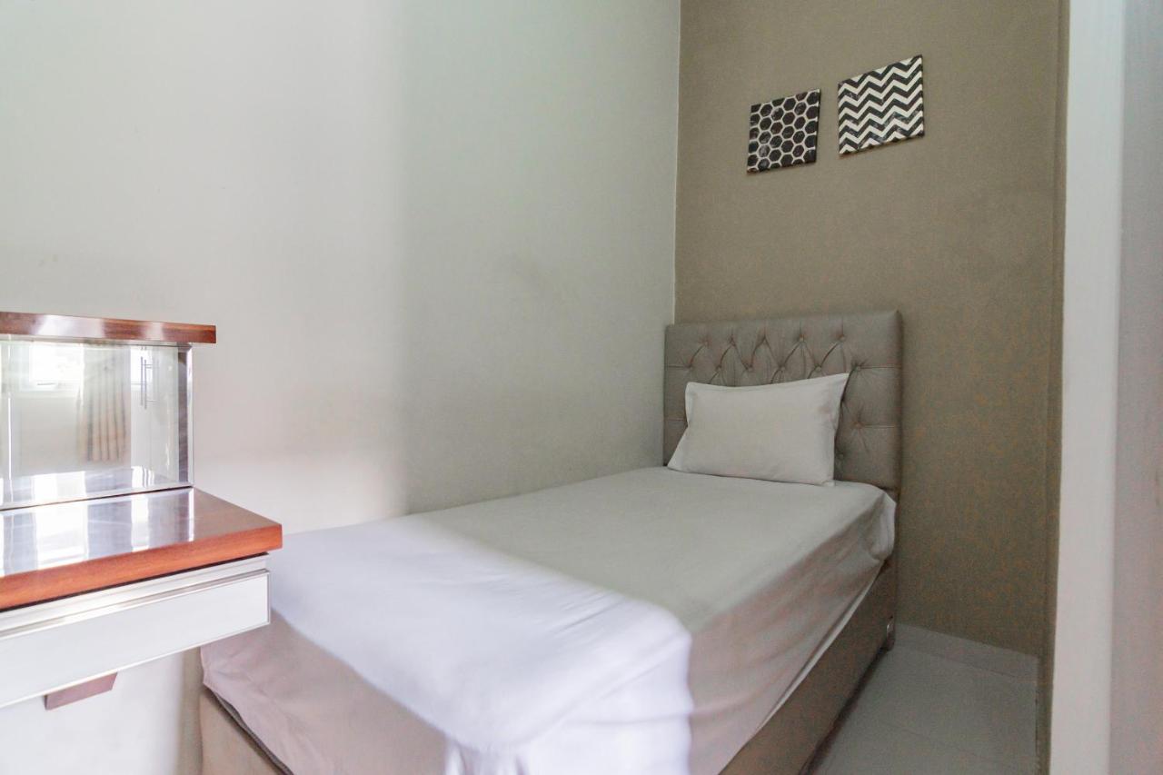 Hotel OYO Life 1877 Side Corner Cirebon Exterior foto