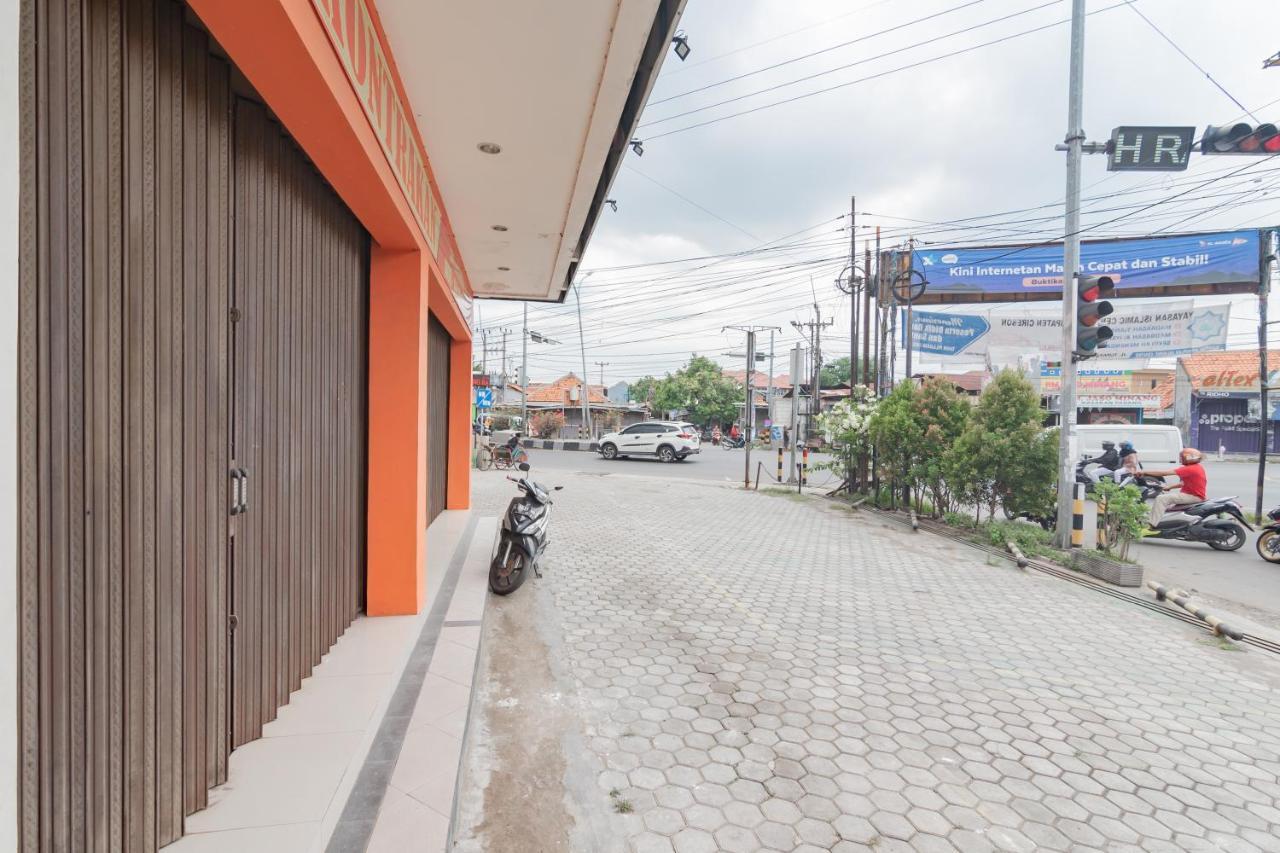 Hotel OYO Life 1877 Side Corner Cirebon Exterior foto